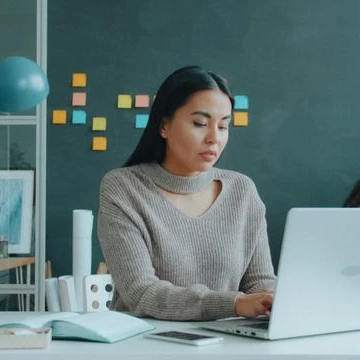 Simak Cara Menjaga Mood Agar Tetap Semangat di Tempat Kerja