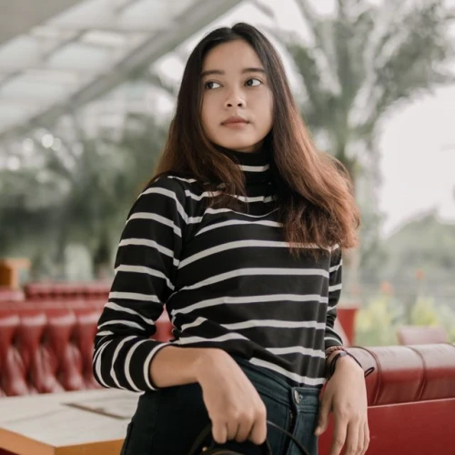 Simak Tips Padu Padan Outfit Stripes