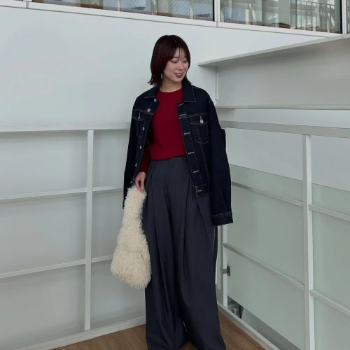 Tips Styling Celana High Waist Agar Kaki Terlihat Jenjang