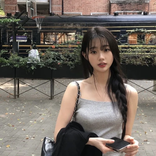 Gaya Kepang Rambut Simpel tapi Stylish untuk Sehari-hari