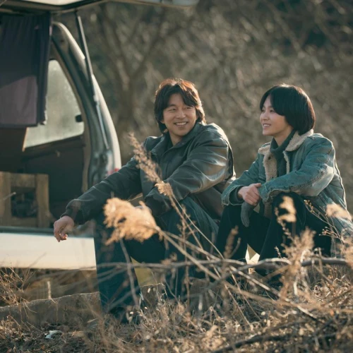 Gong Yoo & Song Hye Kyo Akhirnya Satu Frame di Serial Netflix ‘Tantara’