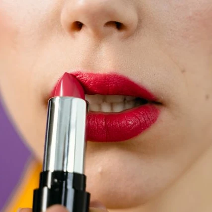 5 Rekomendasi Lipstick & Lip Cream Merah yang Cocok untuk Segala Skintone