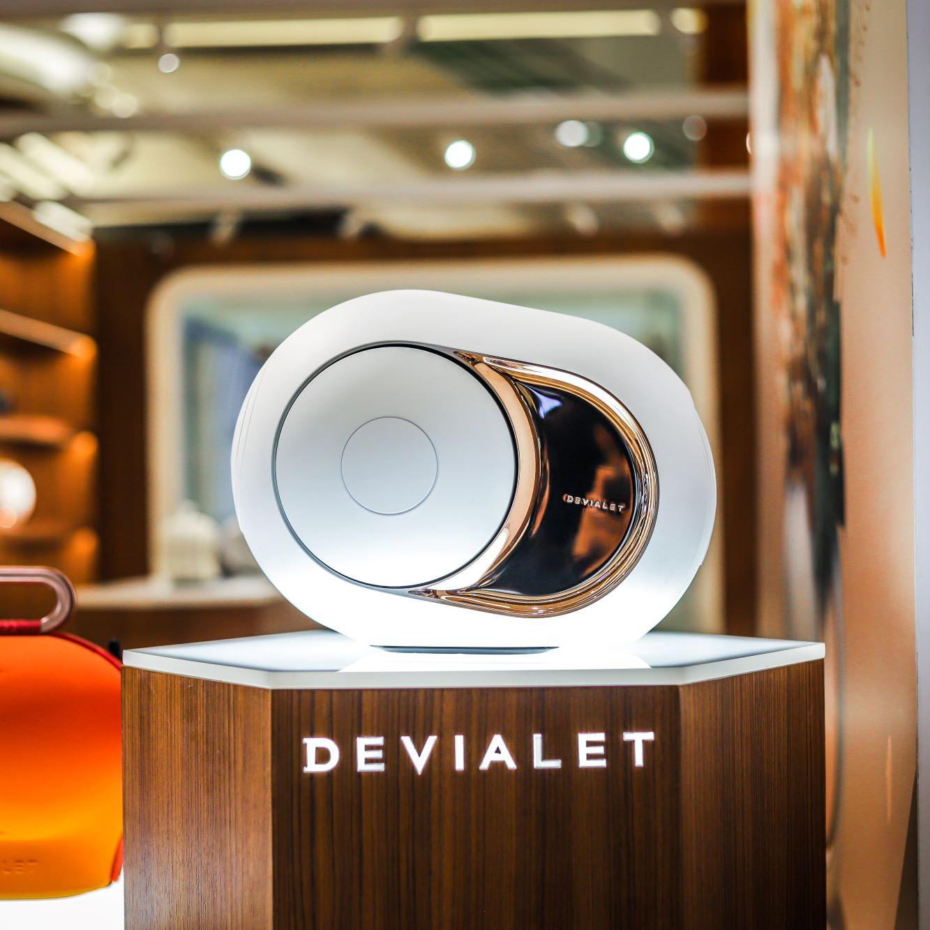 Devialet Buka Gerai Terbaru di Pacific Place, Rilis Speaker Berlapis Emas