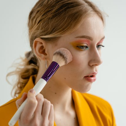 Agar Make Up Tidak Luntur dan Tahan Lama, Ini Tipsnya!
