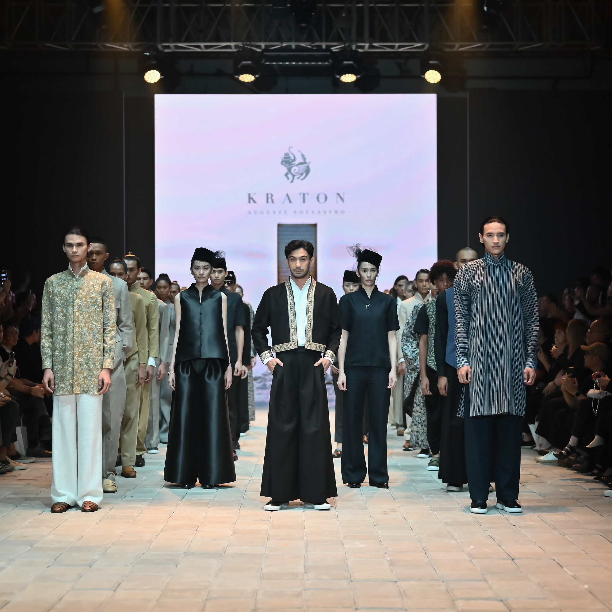 Kraton Auguste Soesastro Bawa Kembali Setelan Safari di Koleksi Menswear Terbaru