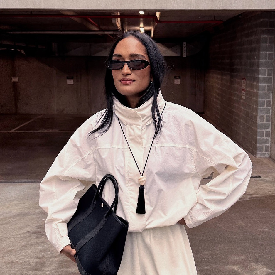 Mix and Match Jaket Parasut untuk Hangout Tetap Terlihat Modis