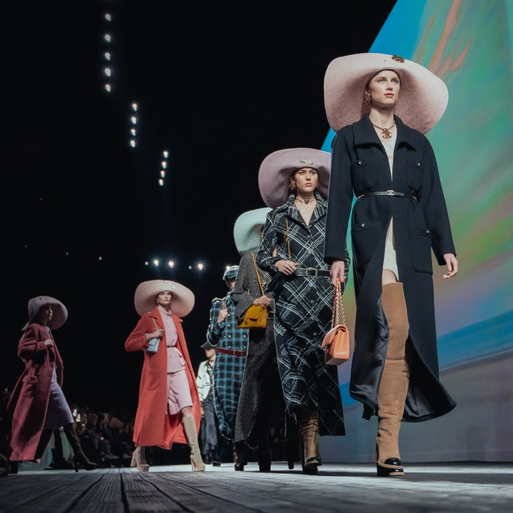 7 Aksesori Paling Mencuri Perhatian dari Koleksi Chanel Fall/Winter 2024