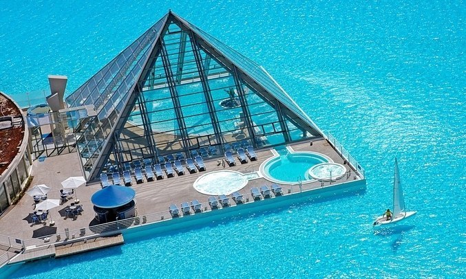 11 Kolam Renang Paling Menakjubkan di Dunia