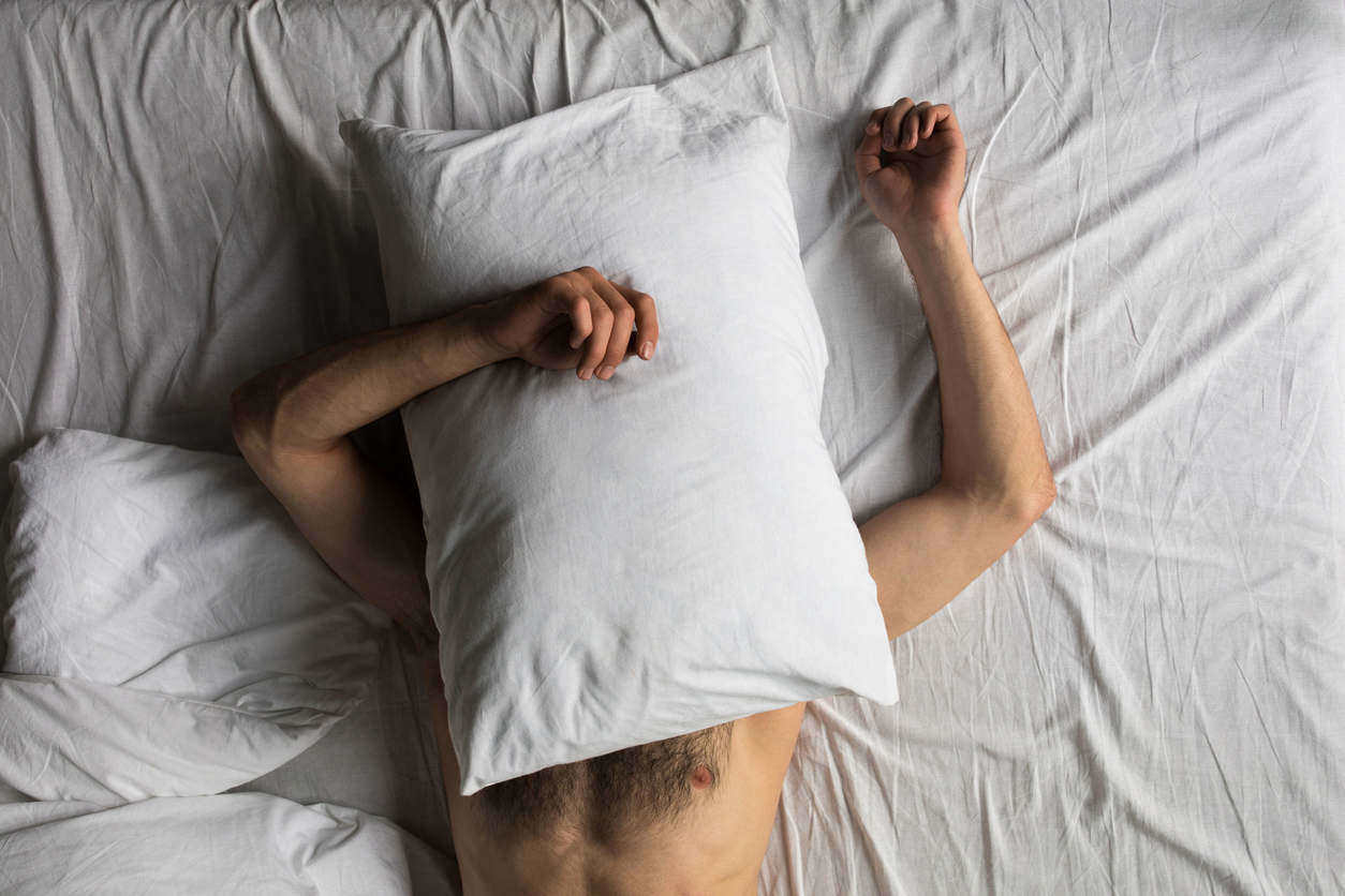 Psst, Ini 9 Tipe Pria Dilihat Dari Cara Tidurnya