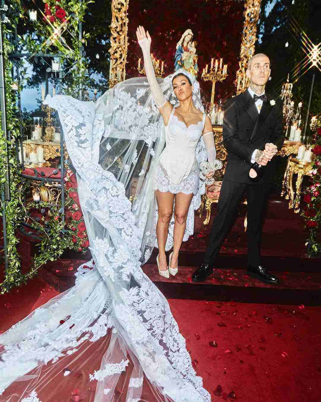 Intip Pernikahan Kourtney Kardashian dan Travis Barker di Italia