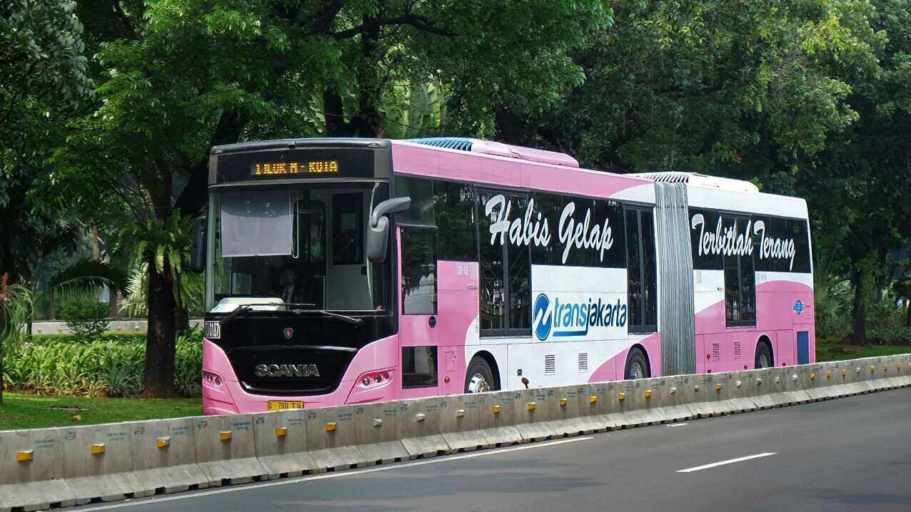 Bus Pink TransJakarta Khusus Perempuan Sudah Kembali Beroperasi
