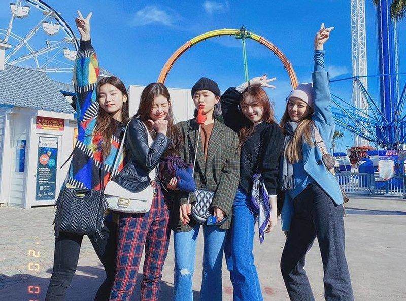 Contek Airport Fashion ala Personil Itzy!