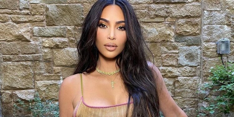 Ini Alasan Kim Kardashian Memboikot Instagram & Facebook