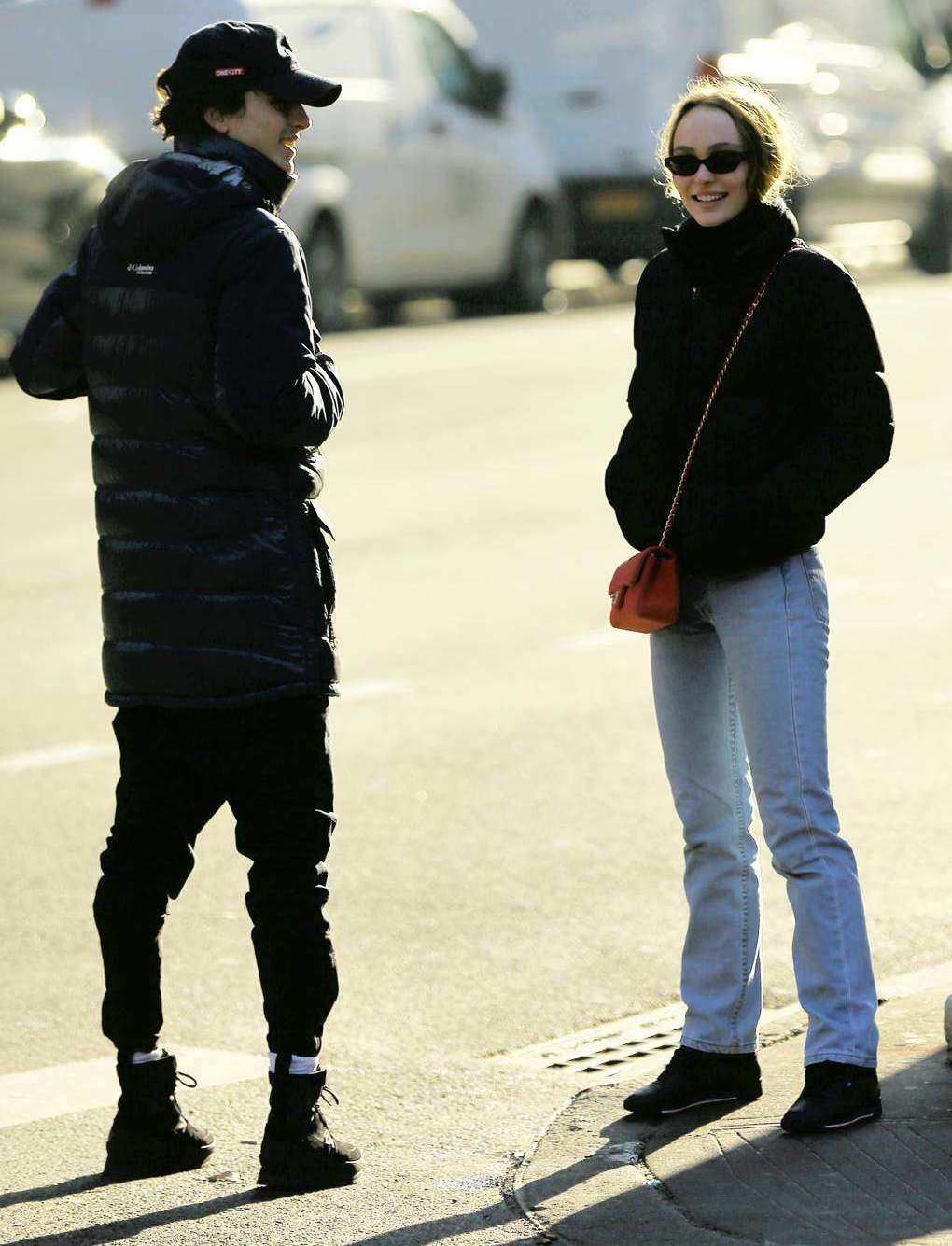 Lily-Rose Depp & Timothée Chalamet Kencan?