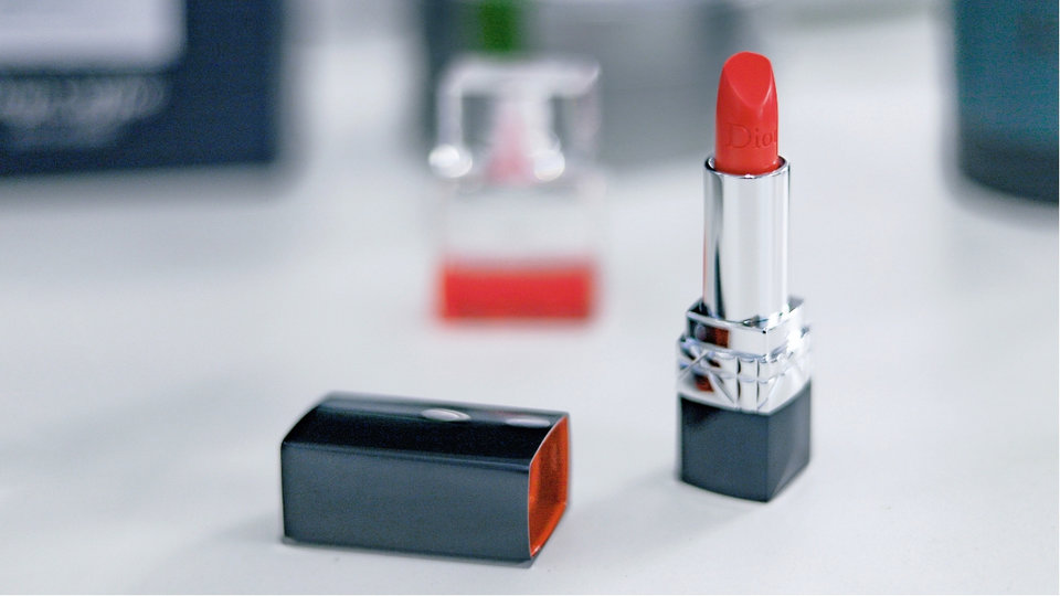 Inilah 4 Warna Lipstik yang Wajib Dimiliki Pemula Makeup
