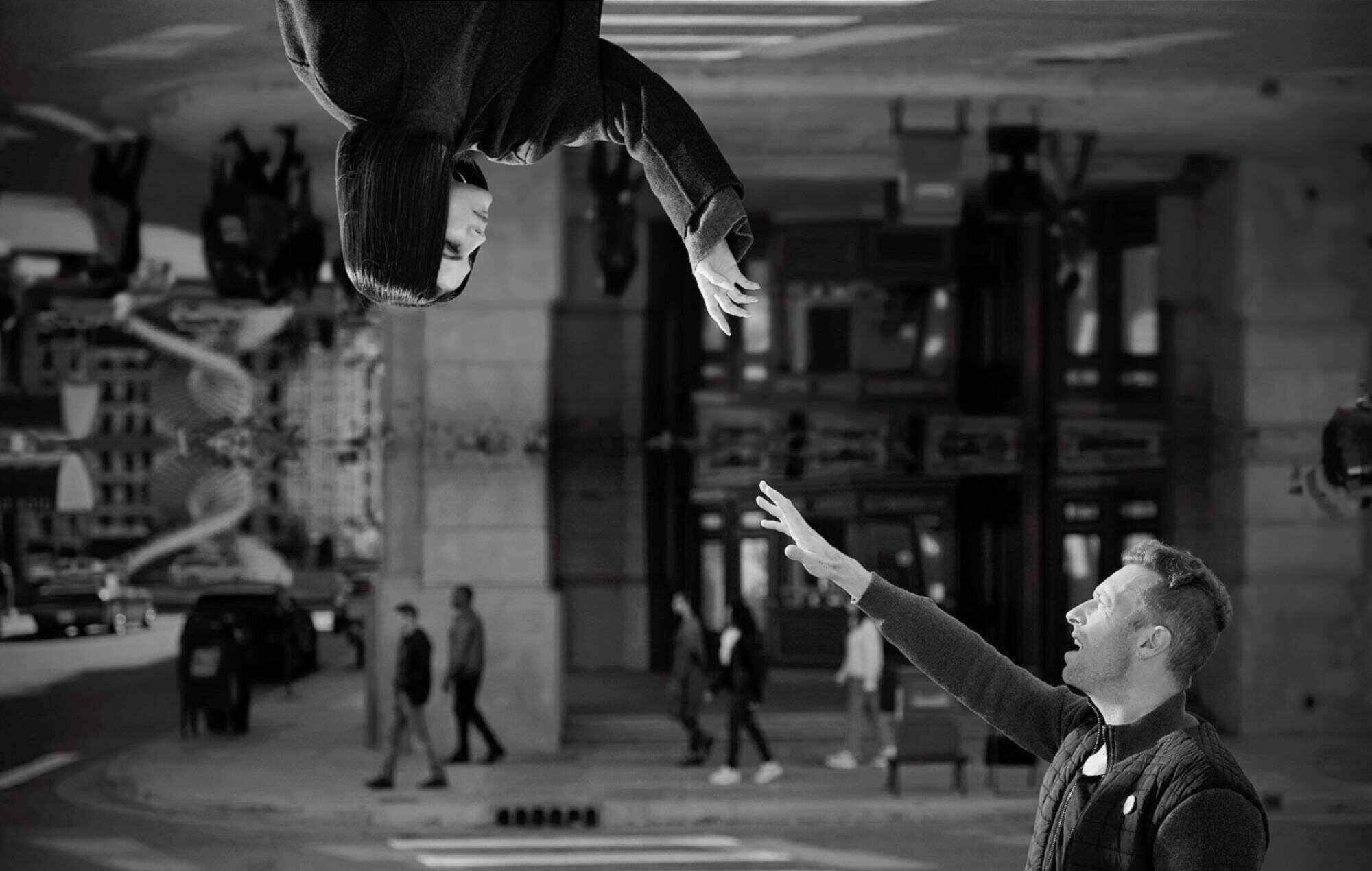 Coldplay Rilis Video Klip "Let Somebody Go" feat Selena Gomez
