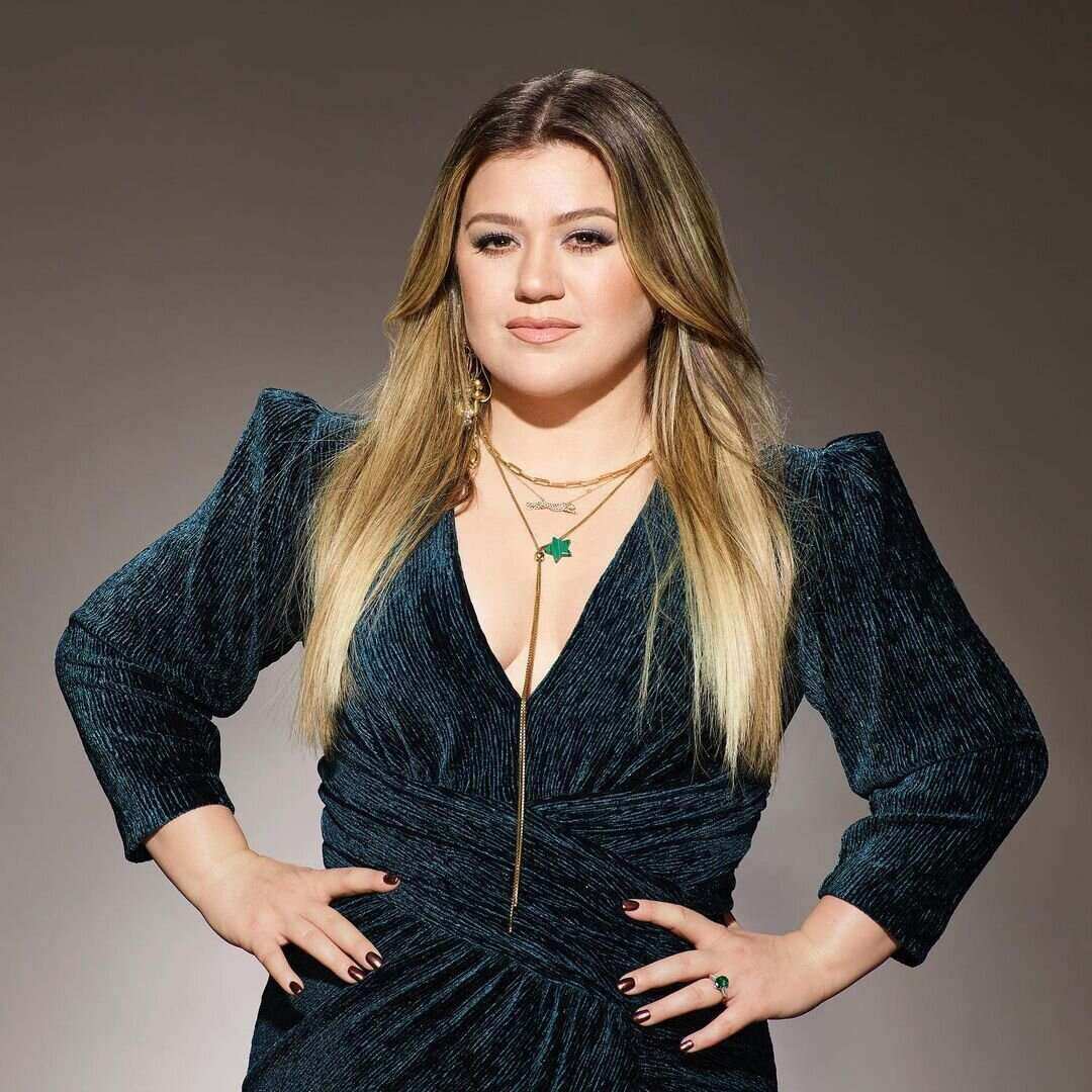 Kelly Clarkson Cover Lagu Billie Eilish dan Umumkan EP “Kellyoke”
