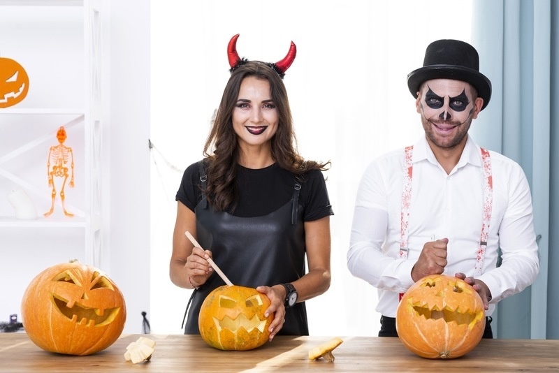 Inspirasi Kostum Halloween untuk Couple yang Bisa Kamu Tiru