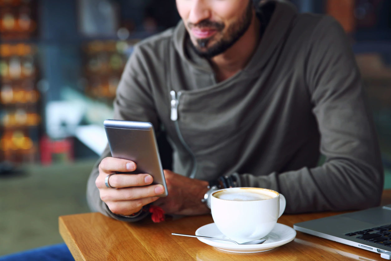 Psst, Ini yang Diam-Diam Pria Lakukan di Tinder!