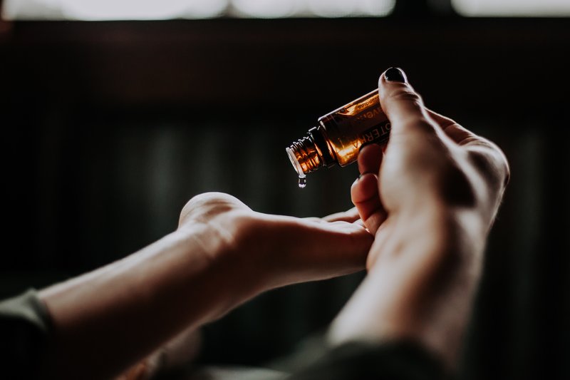 10 Jenis Kandungan Skincare yang Sebaiknya Kamu Hindari!