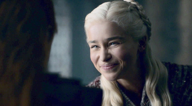 Senyum Pasif-Agresif Daenerys Targaryen ini Viral jadi Meme!