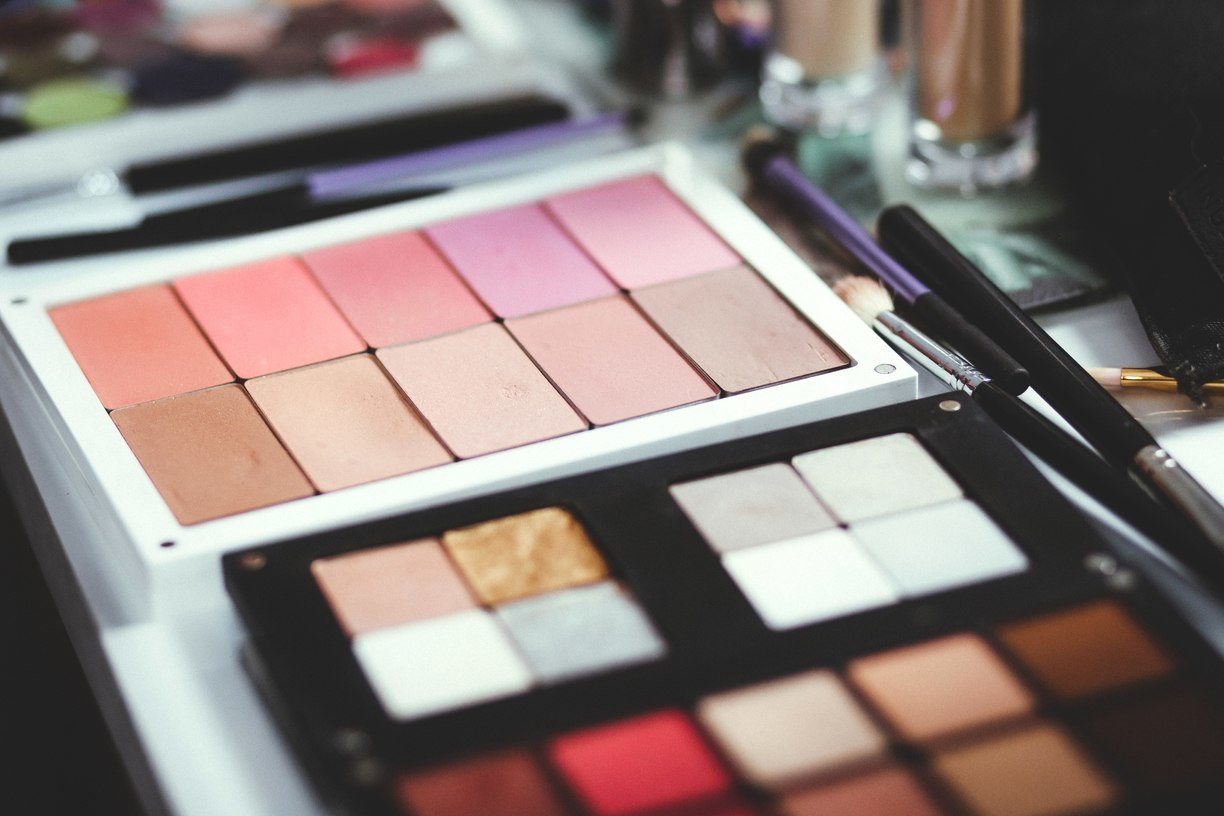 5 Produk Eyeshadow Lokal yang Patut Kamu Coba