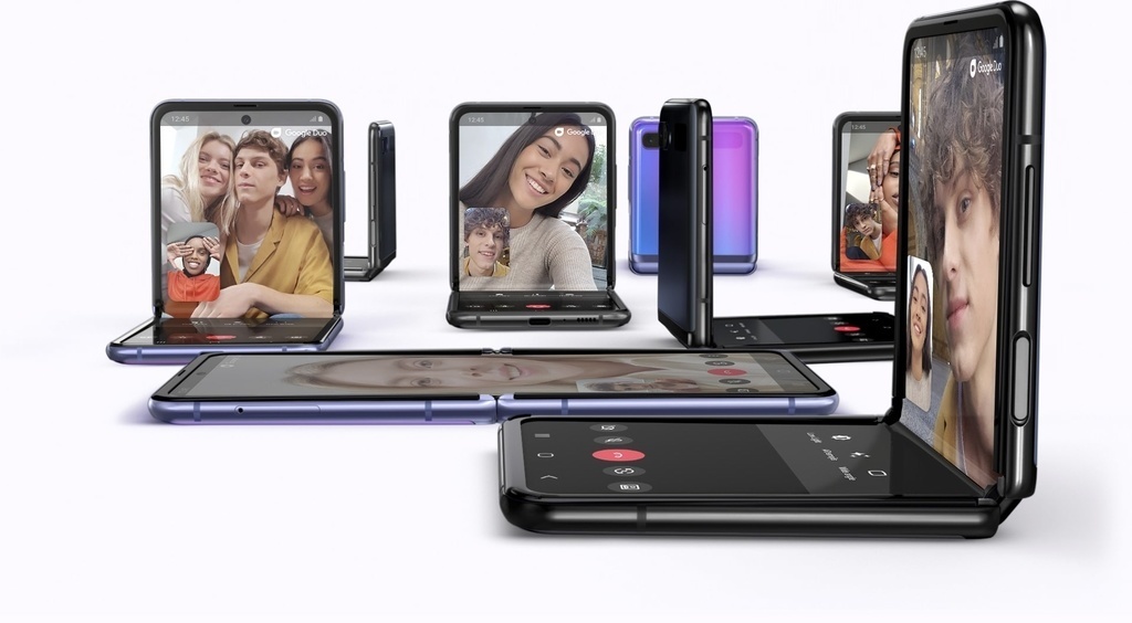 Stylish Cocktails with Samsung Z Flip
