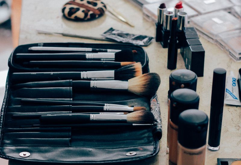 Ikuti Tips Ini Agar Foundation Awet dan Tahan Lama