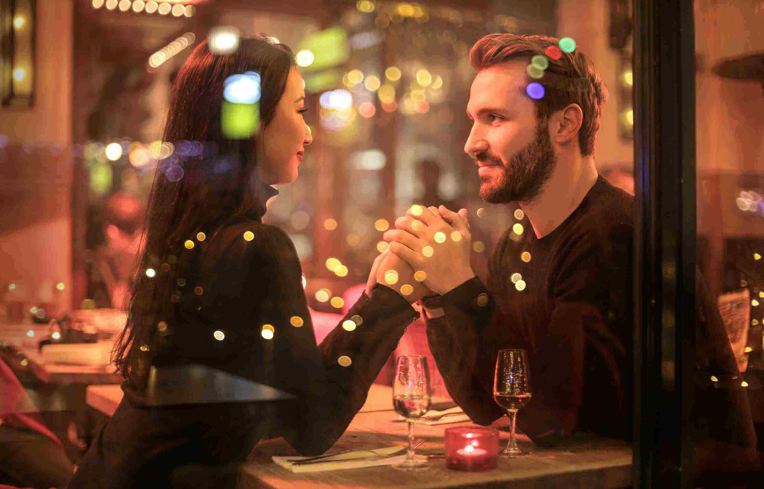 Ini 4 Zodiak yang Paling Bucin dan Romantis