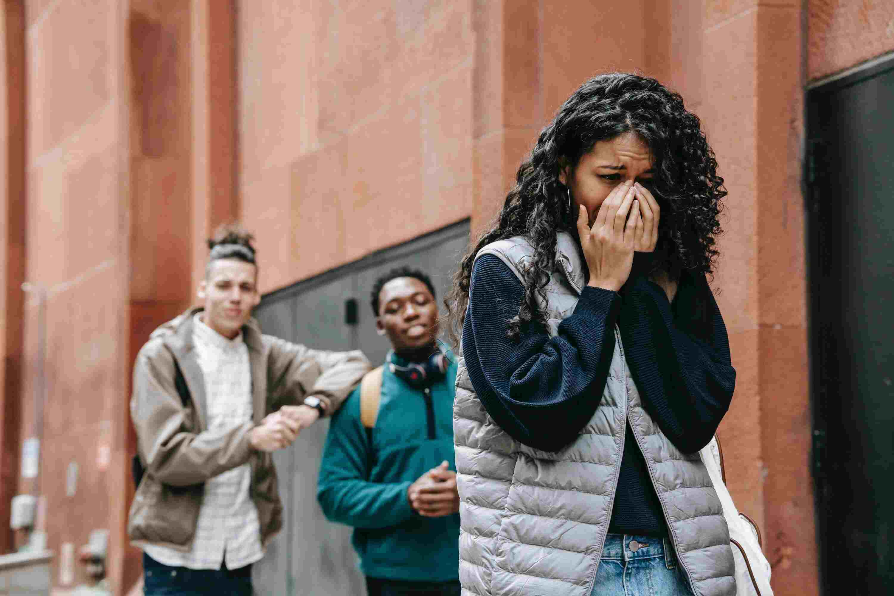Mengenal Slut Shaming: Kekerasan Secara Verbal Bagi Para Perempuan