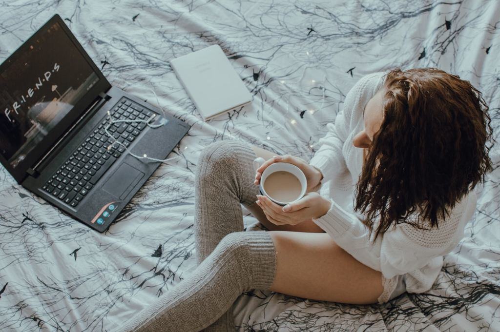 Bosan di Rumah? Ini 10 Tontonan Serial Netflix Unik Untukmu!
