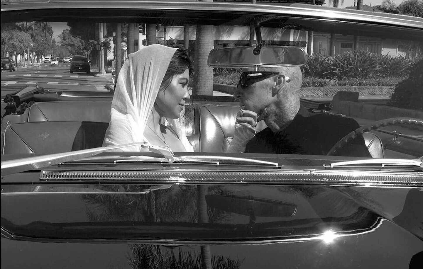 Kourtney Kardashian & Travis Barker Resmi Menikah Secara Hukum