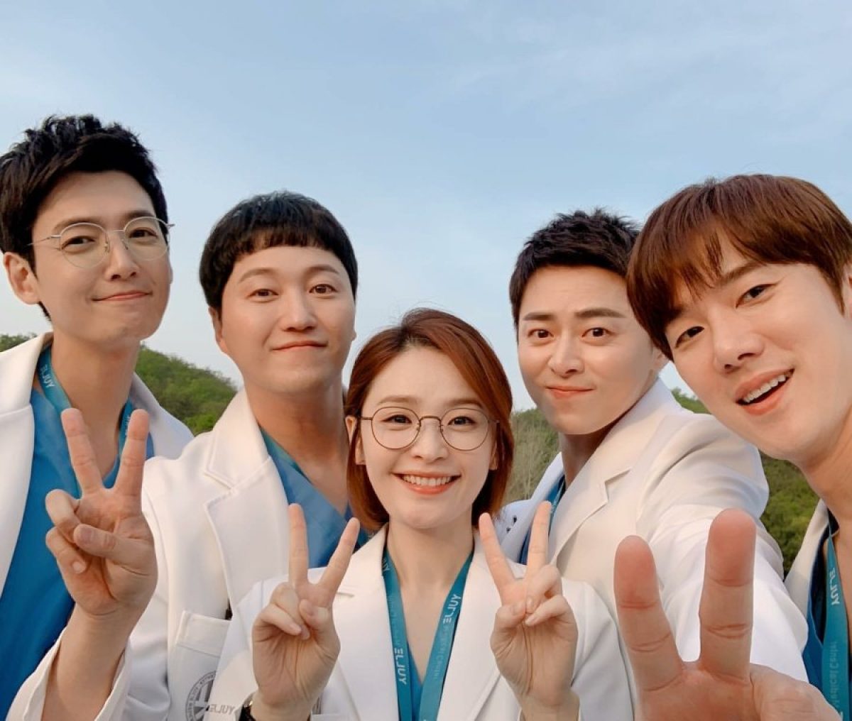Sad! Drama Korea 'Hospital Playlist' Tidak Lanjut ke Season 3!