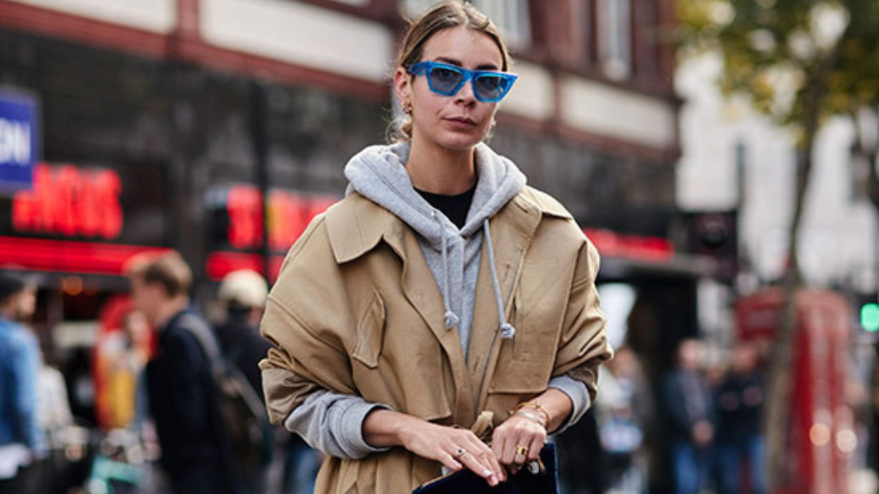 Sulap Hoodie Favoritmu Jadi Lebih Stylish dengan Mix and Match Ini