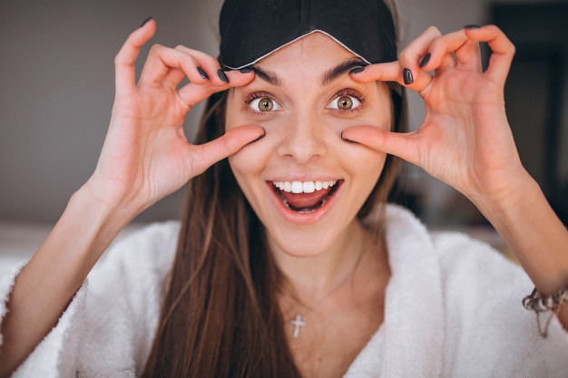 5 Rekomendasi Eye Mask Terbaik untuk Hilangkan Mata Panda